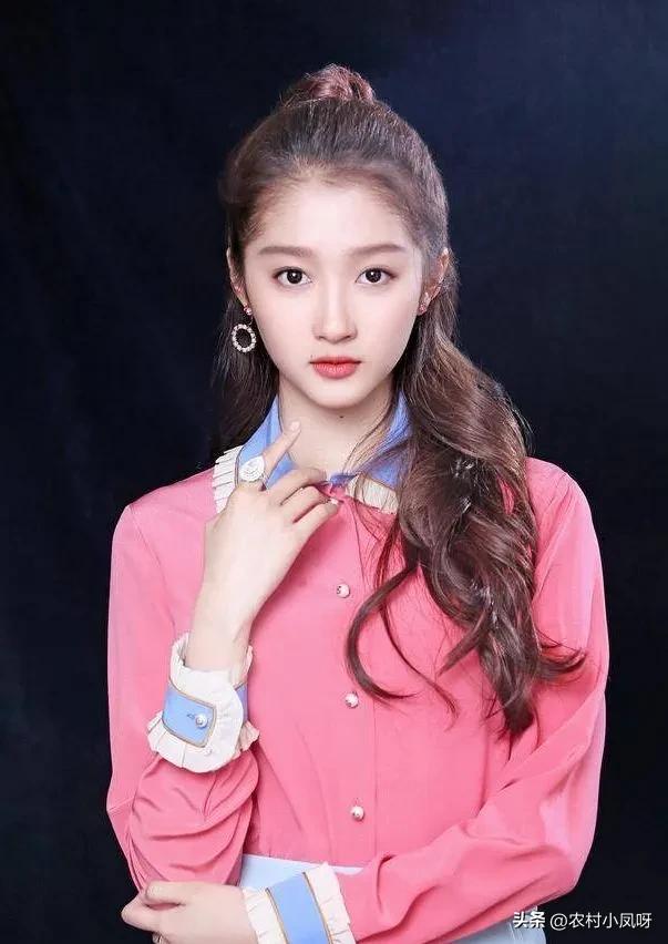 Share pictures - beautiful beauty Guan Xiaotong - iNEWS