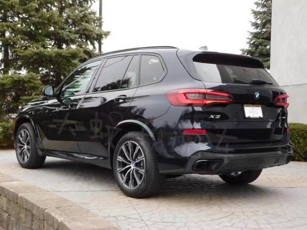 The BMW X5 configuration has been updated, adding 8 airbags + air