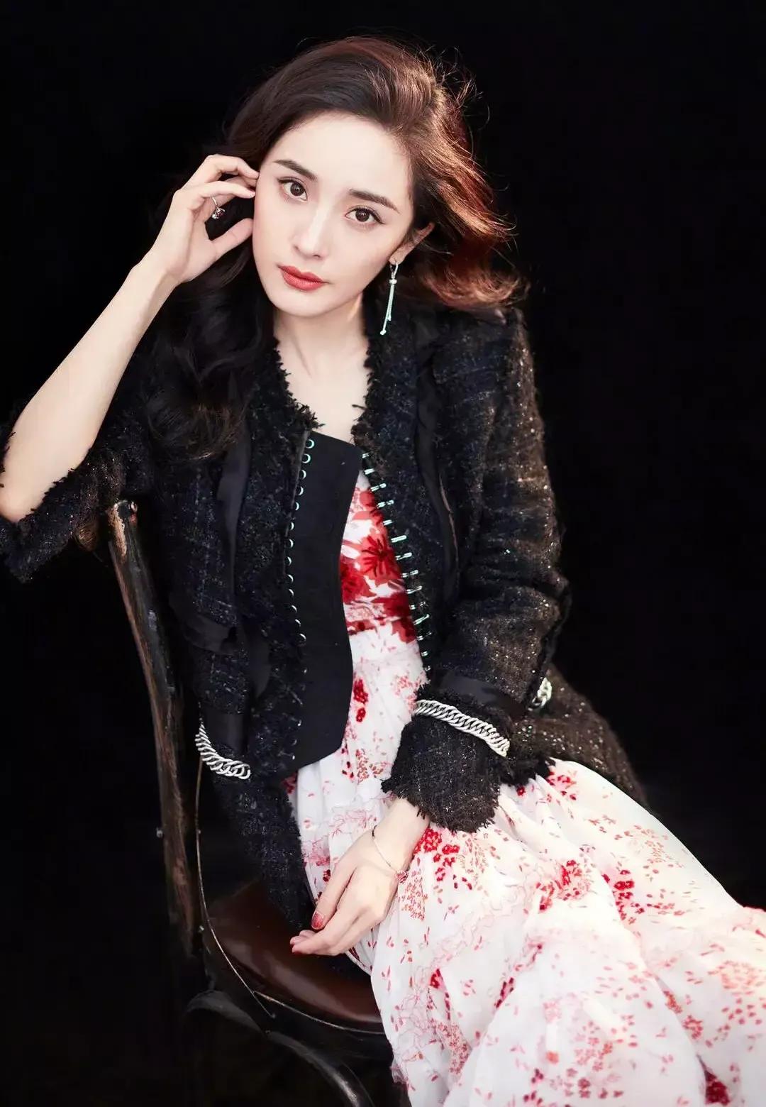 Sun Yunzhu and Yang Mi are more beautiful, which one do you prefer? - iNEWS