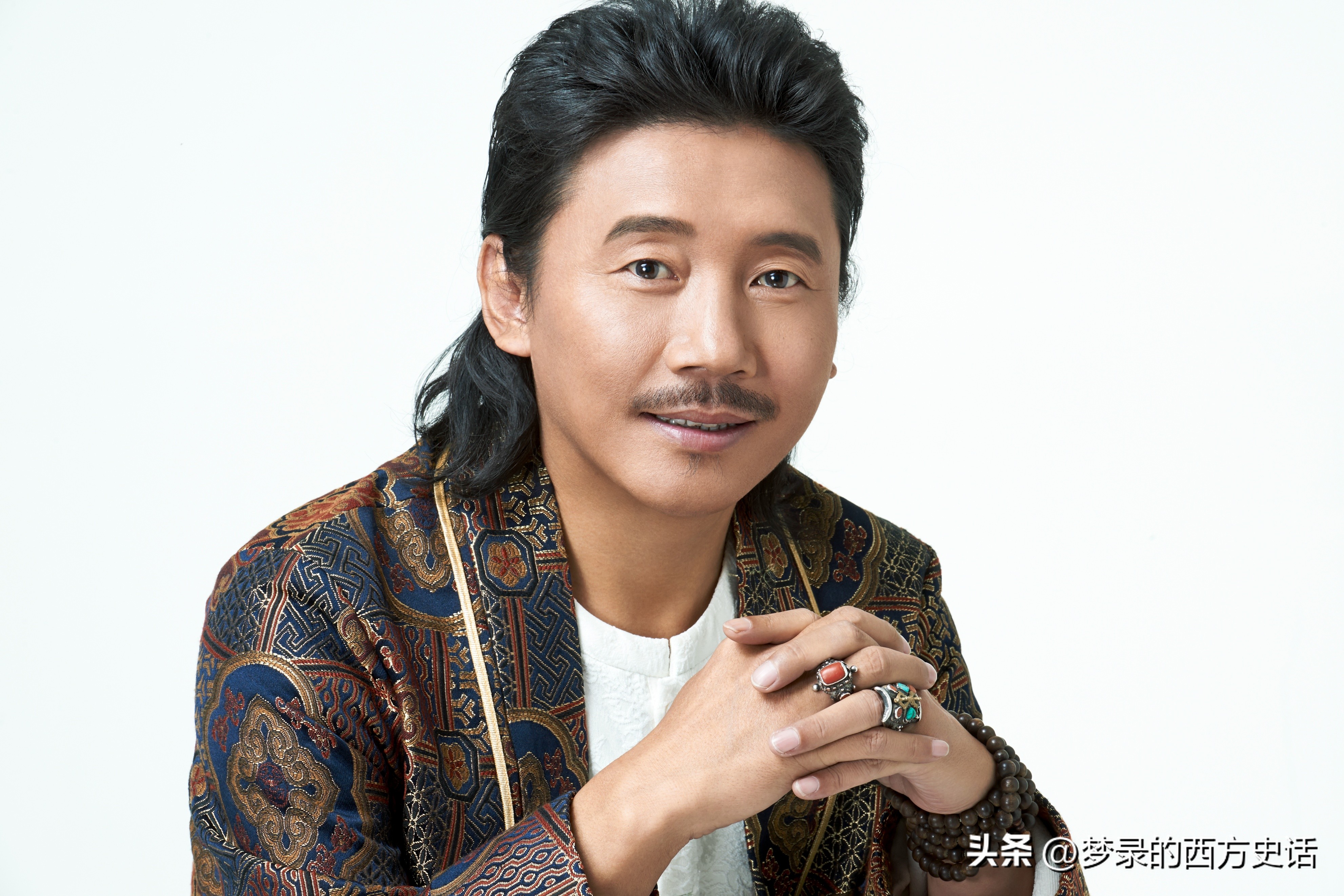 A Rong Singer Famous singer Rong Zhongerjia:
