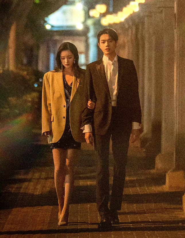 "The TwentyEight Laws of Love" is set, starring Yang Mi, Xu Kai, and