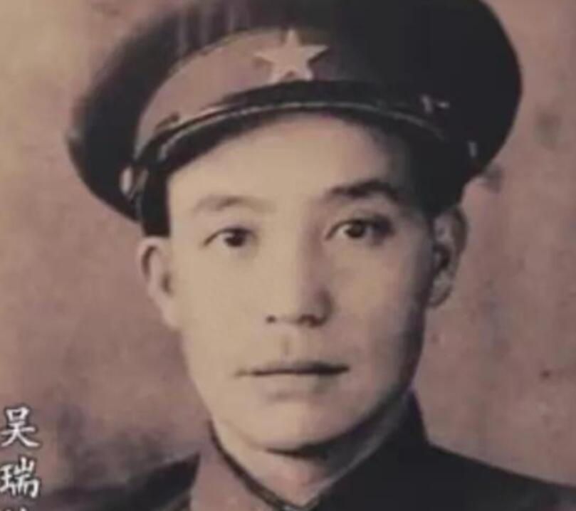 In 1962, Du Yuming attended a celebration and saw a lieutenant general ...