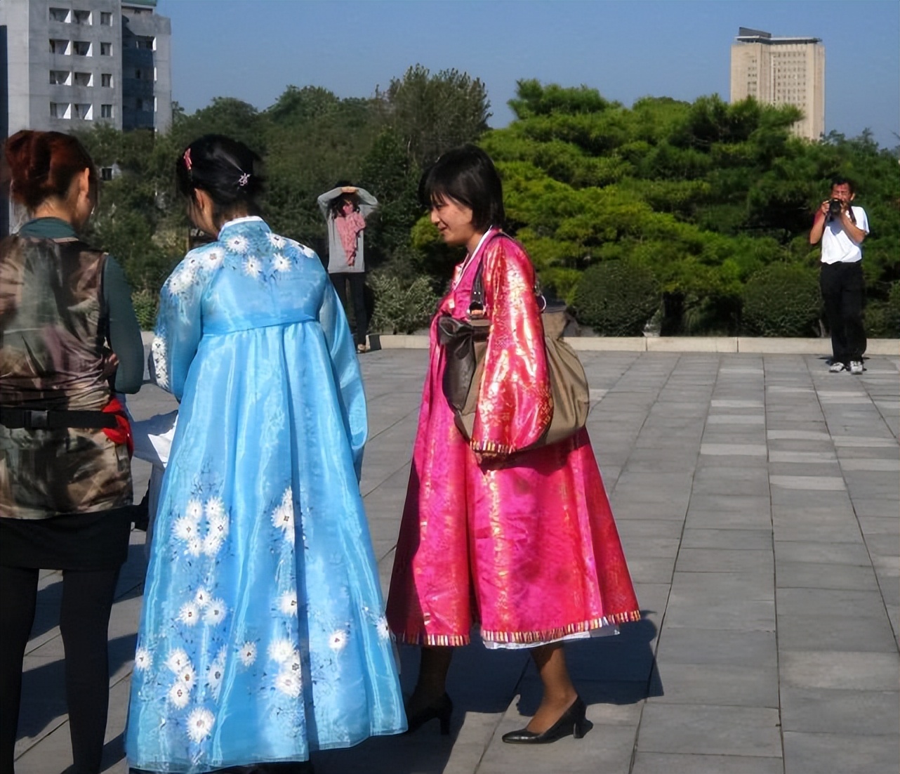 What gifts do North Korean tour guides like?You can send these things
