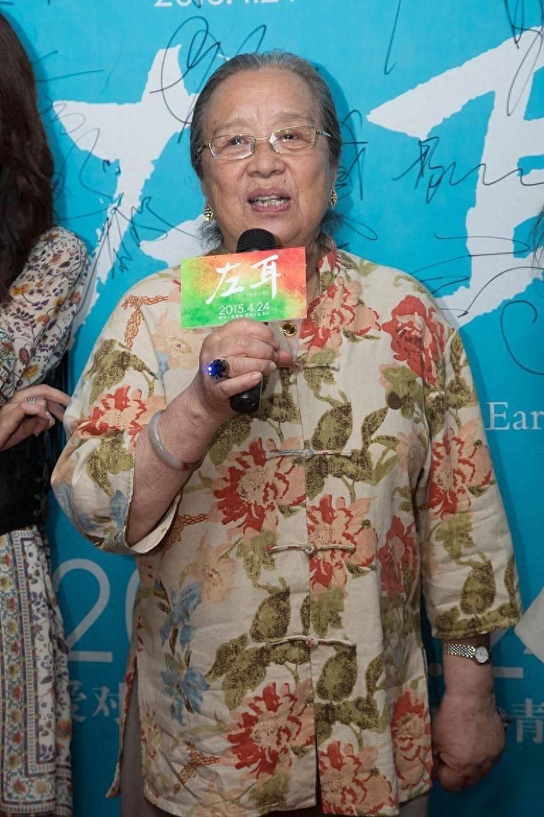 87-year-old actor Li Mingqi was accidentally encountered while walking ...