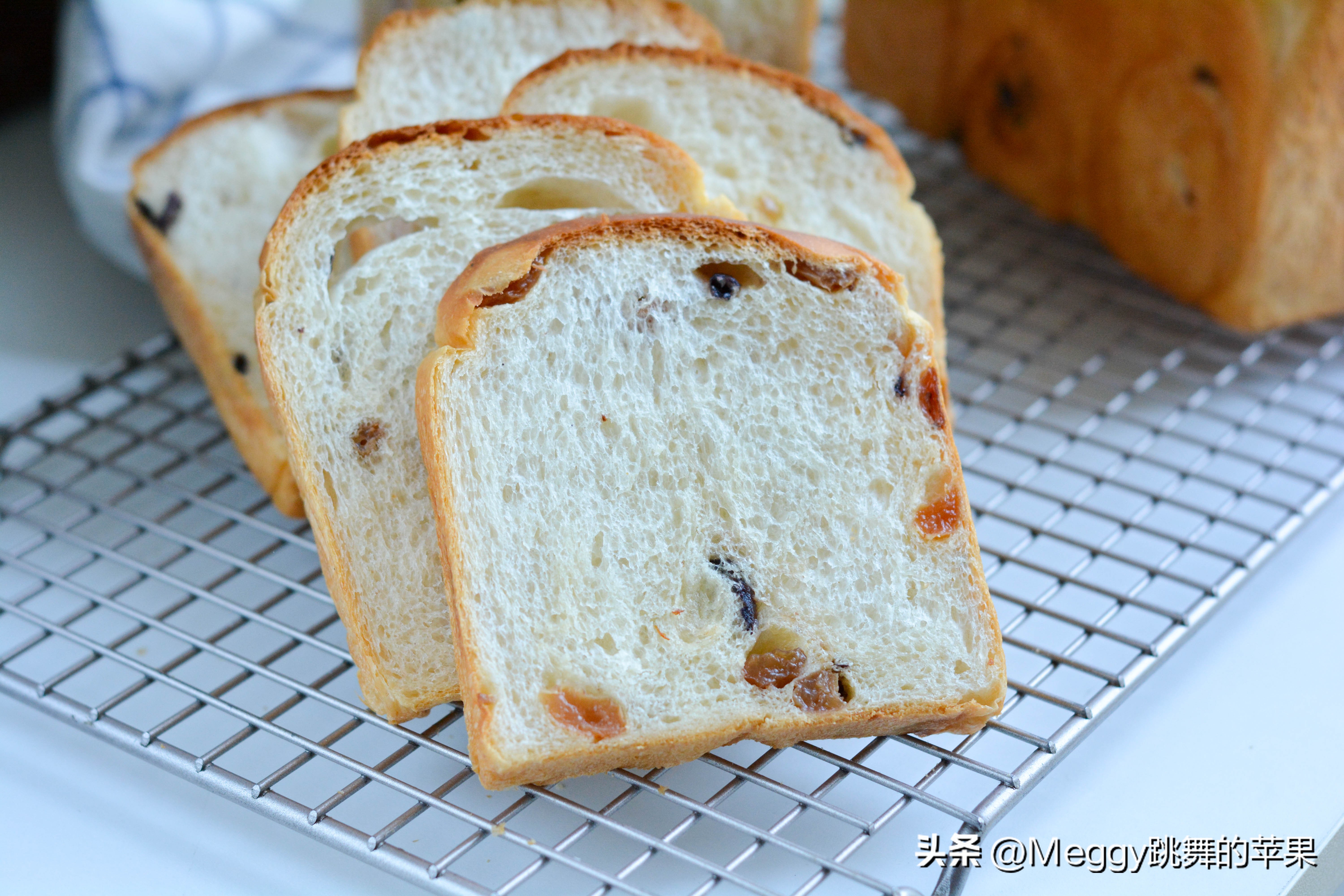 Excellent raisin milk toast, sweet and soft, perfect for breakfast ...