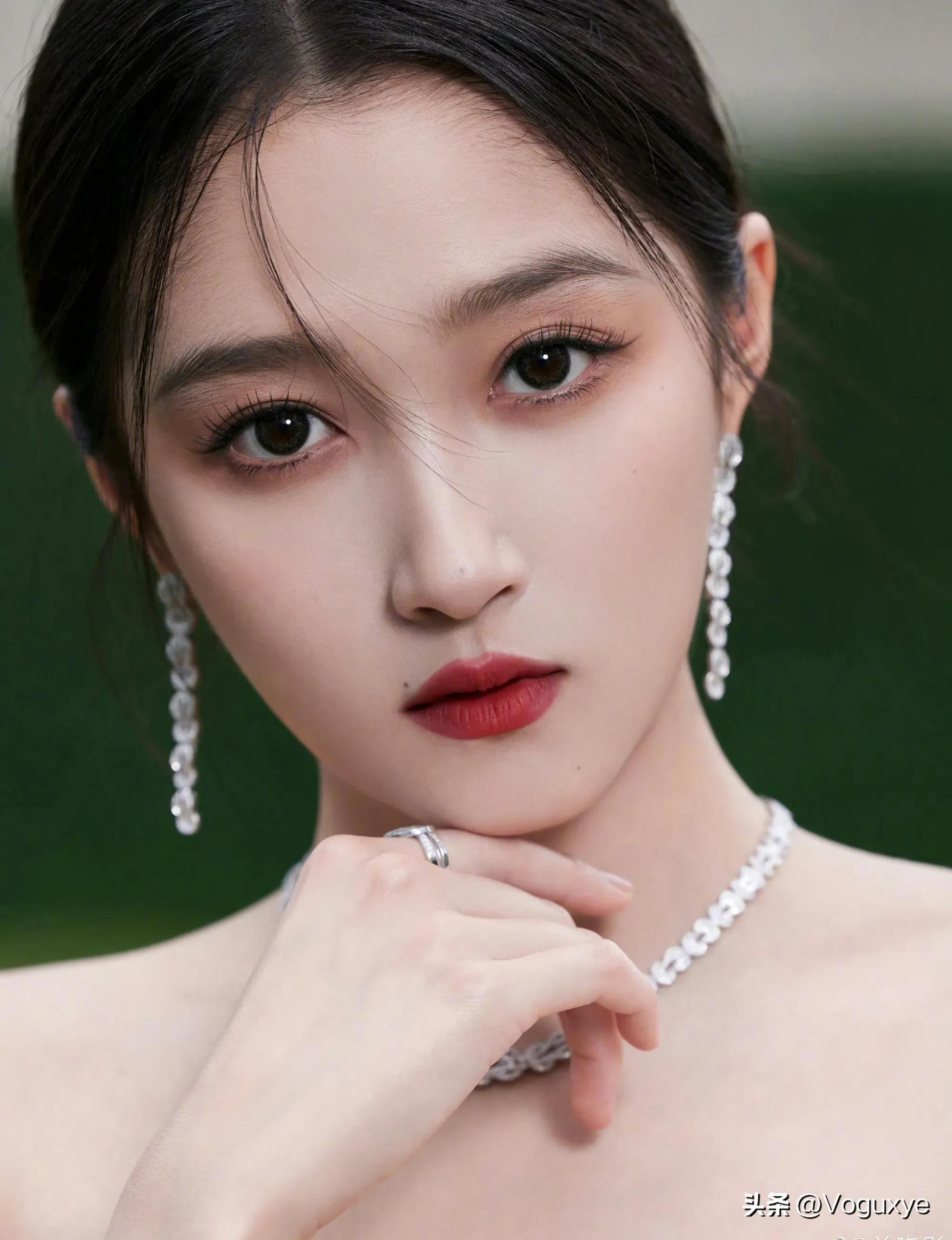 Guan Xiaotong - iNEWS