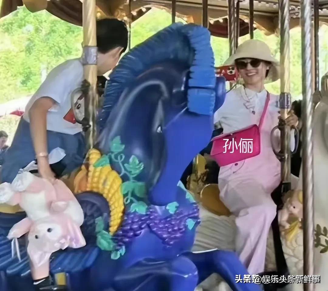 Deng Chao and Sun Li's family, met by chance at Disney, can be called ...