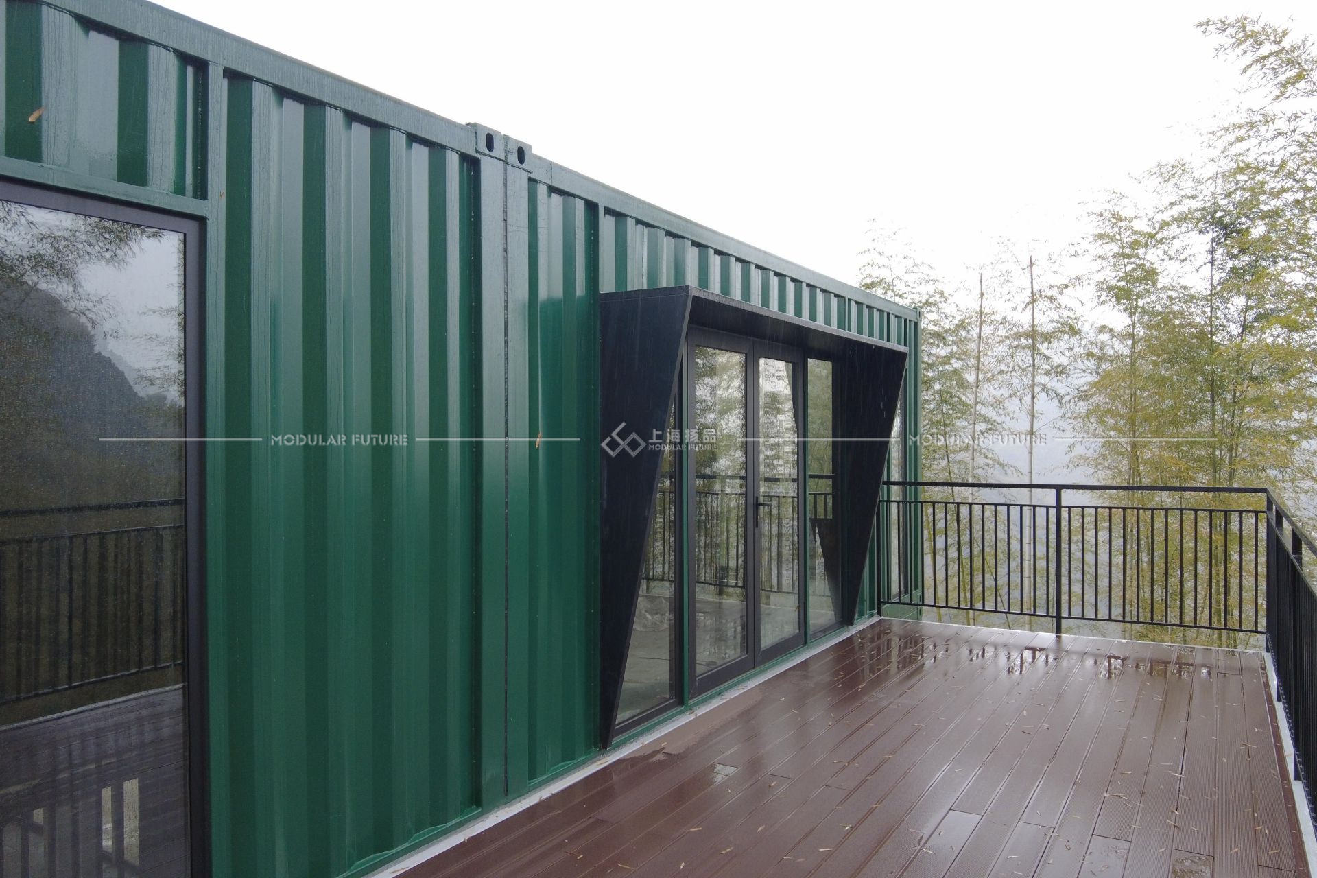 A shining pearl in the green field: Container Visitor Center - iMedia