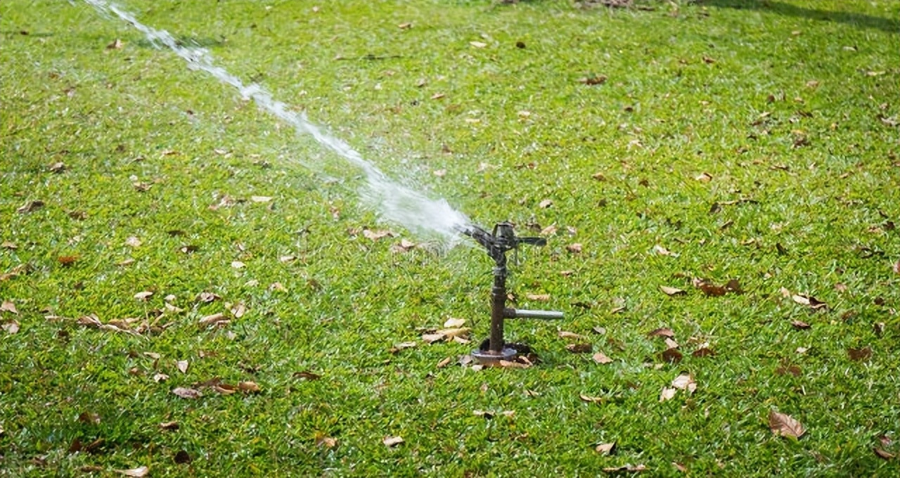 Yibang Tips Is it useful to sprinkle water on the floor when the room