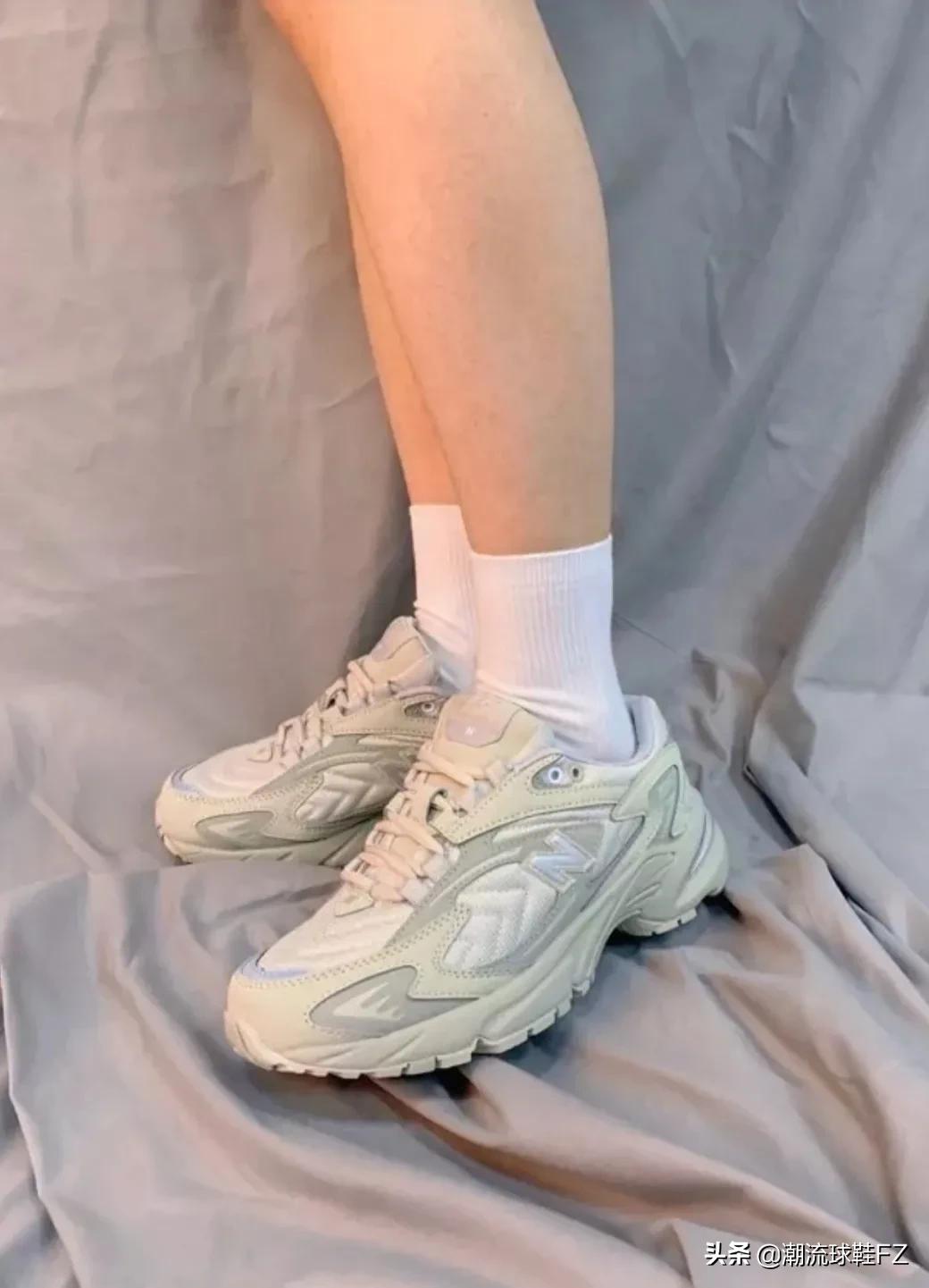 This year's dark horse running shoes are the New Balance 725 on the feet of  IU Li Zhien? - iNEWS