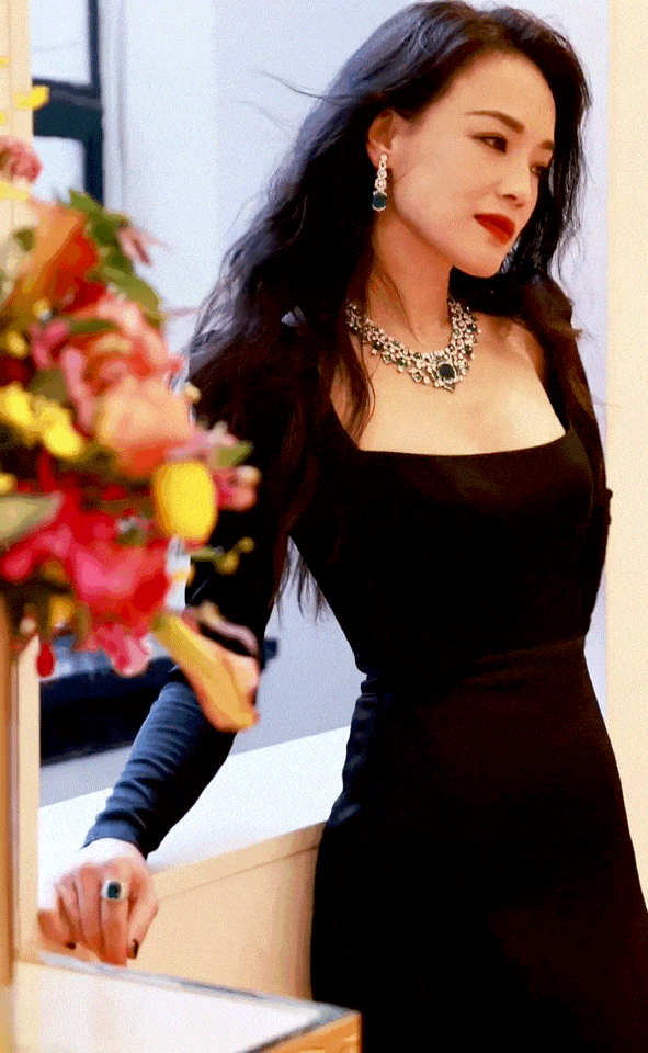 8-half-old-milfs-in-the-entertainment-industry-with-bee-waist-and