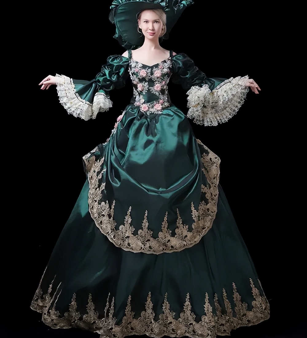 What are the characteristics of the dance costumes of Aboriginal people