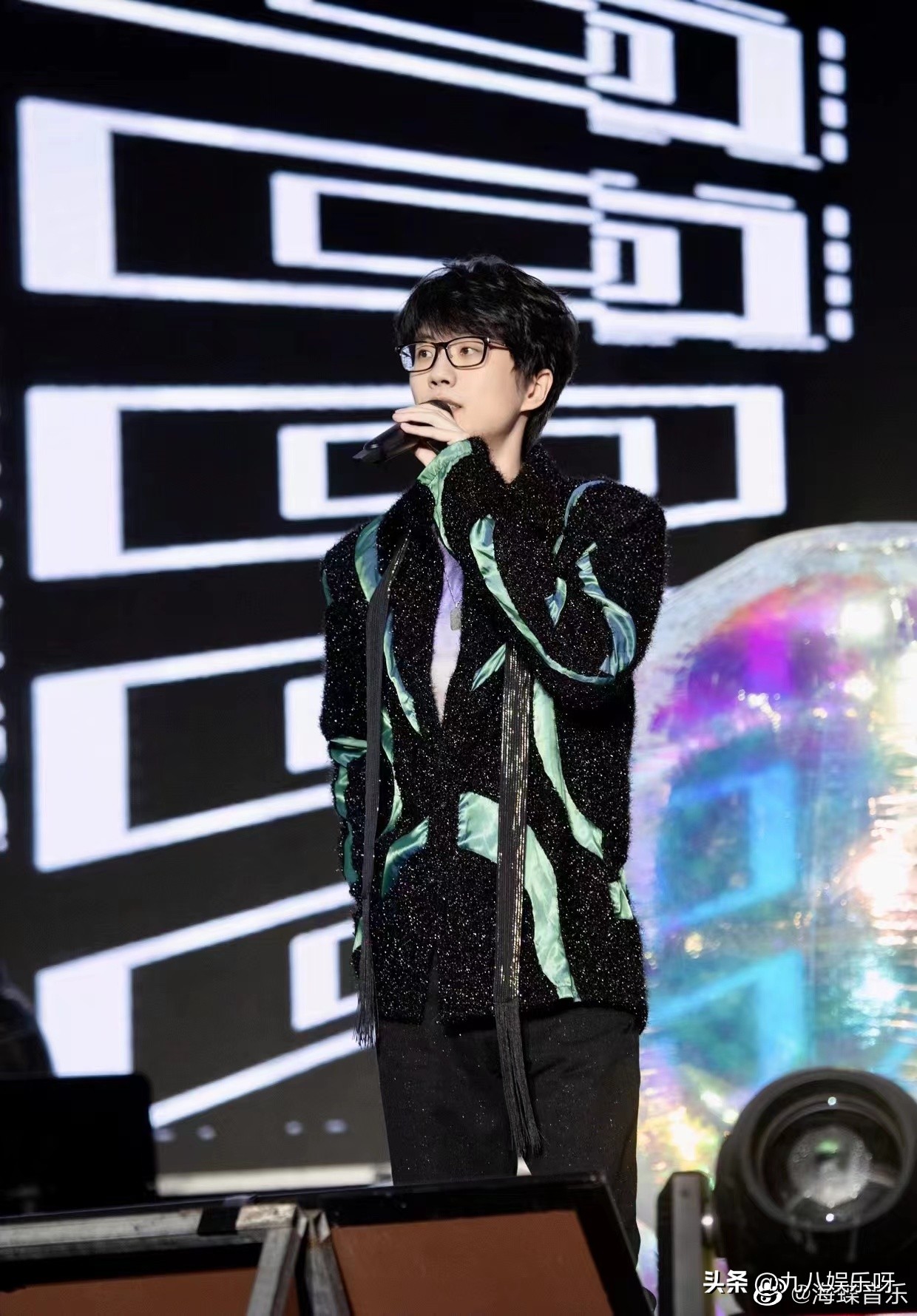 Xu Song was exposed by the paparazzi: sleeping fan, choosing concubine ...