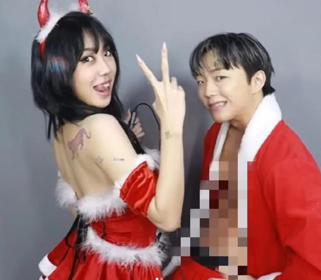 Korean Actress Lee Young-Ji Poses In Various Poses To Take Couple Photos  With Male Friends - Inews