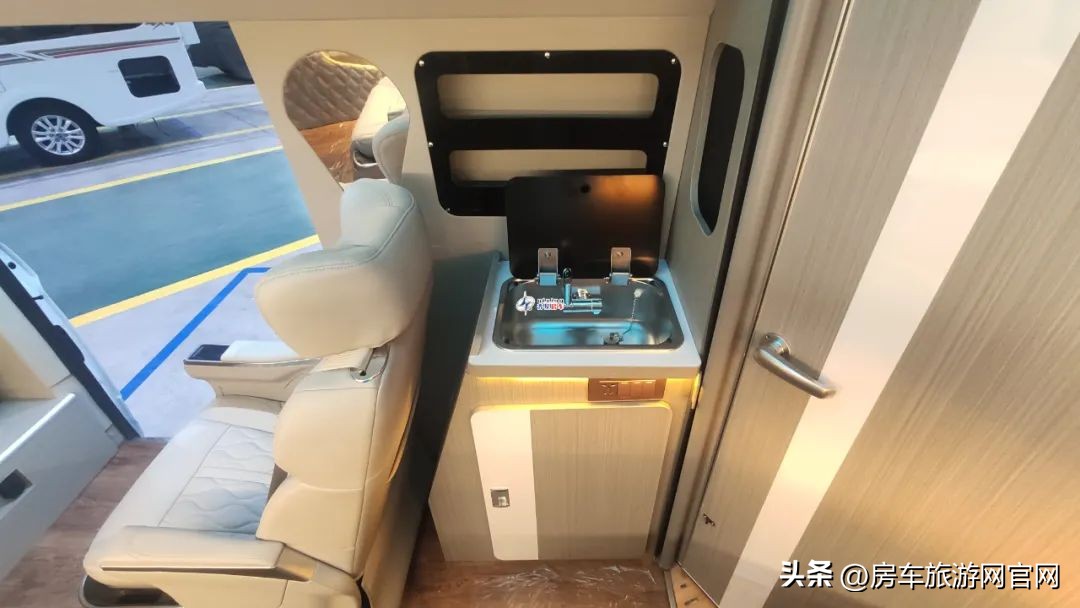 Small Forehead Rv 4.13 Luoyang RV Exhibition: Qixing RV Yongchuang Edition, with a low ...