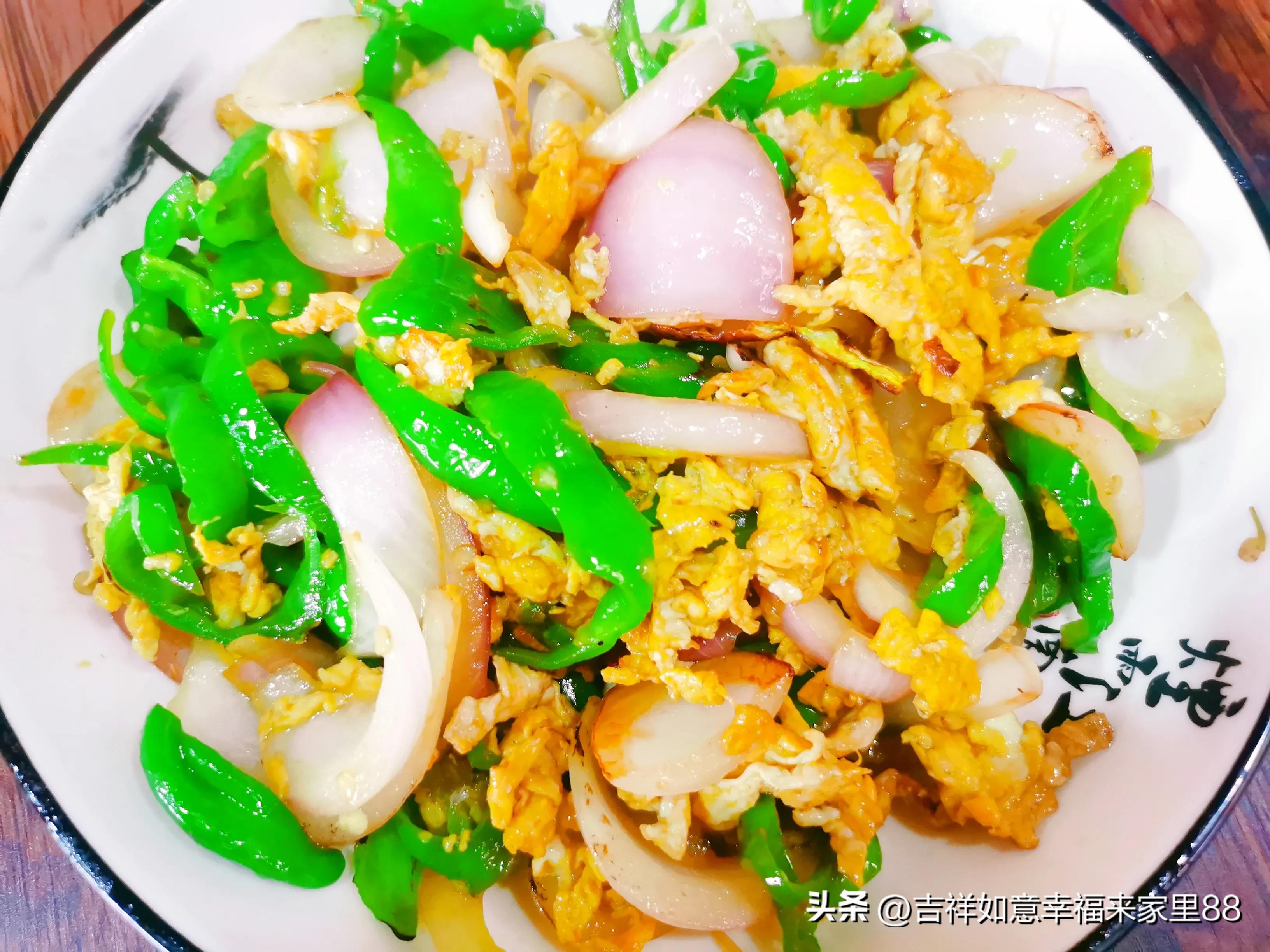 Scrambled eggs with peppers and onions, a homecooked quick dish, delicious and delicious with