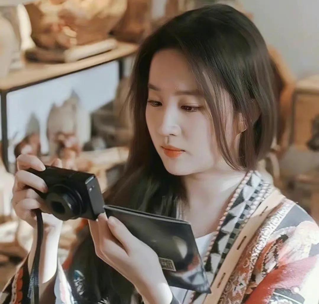 What Is Liu Li In Camera How many