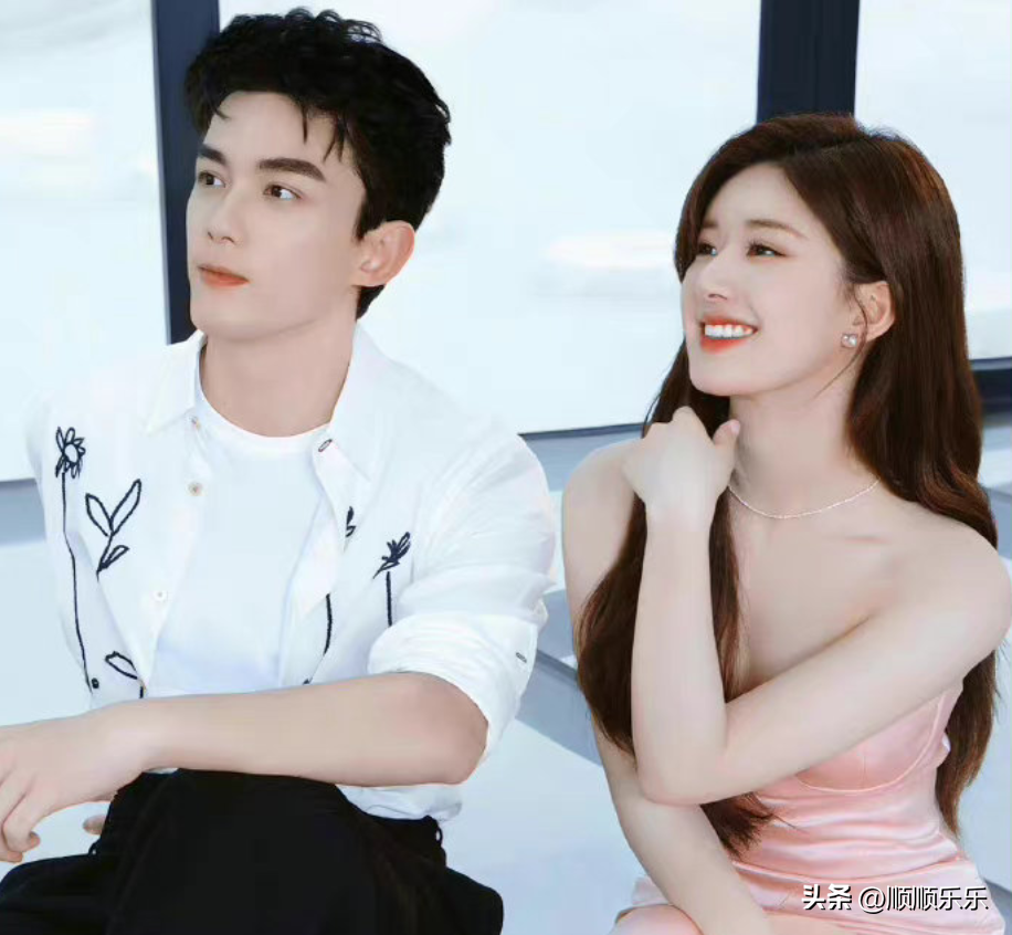 Zhao Lusi's boyfriend is topnotch and looks very good. The two have(02)