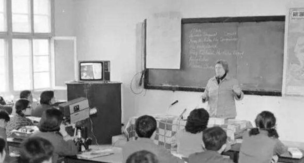 An American woman has been a teacher in China for 70 years. The Prime ...