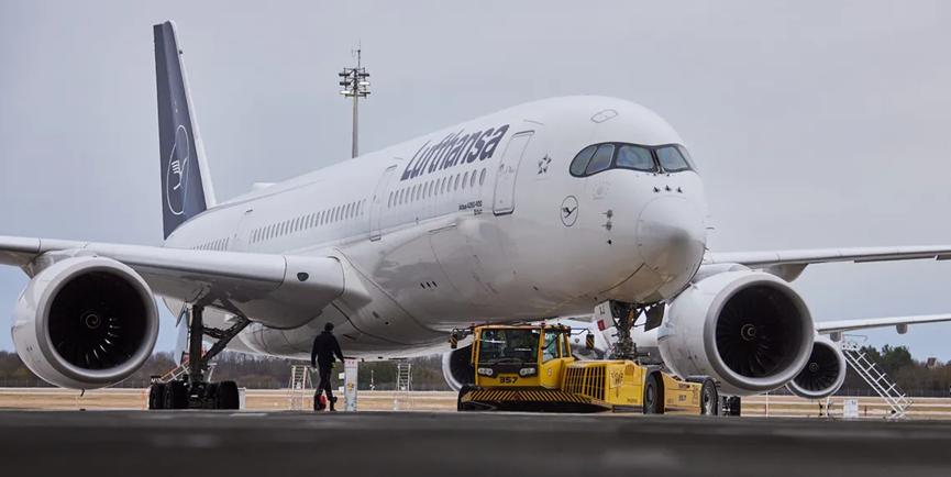 Lufthansa A350 stranded in Montreal due to landing gear failure - iNEWS