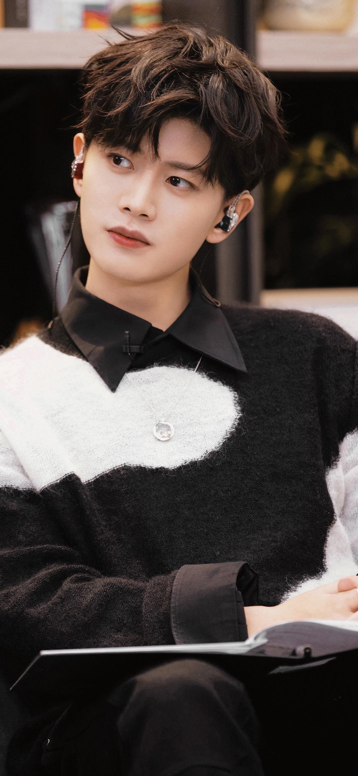 Ren Jialun wallpaper | star idol wallpaper - iNEWS