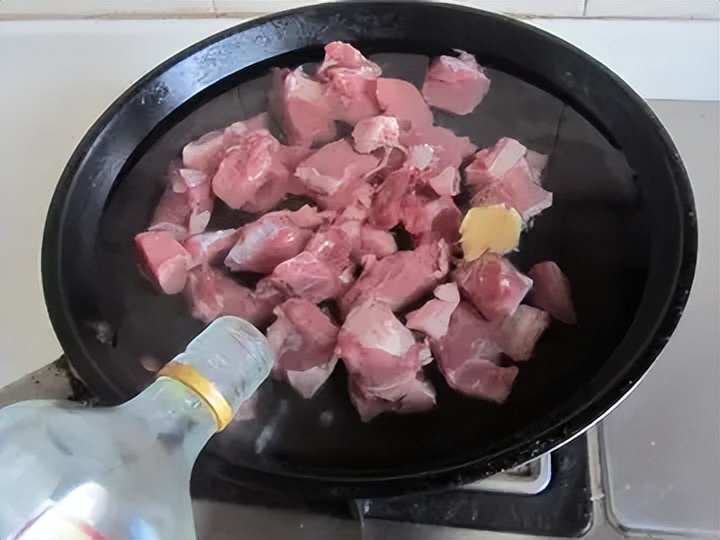 Commonly used small methods for removing fishy smell from braised pork