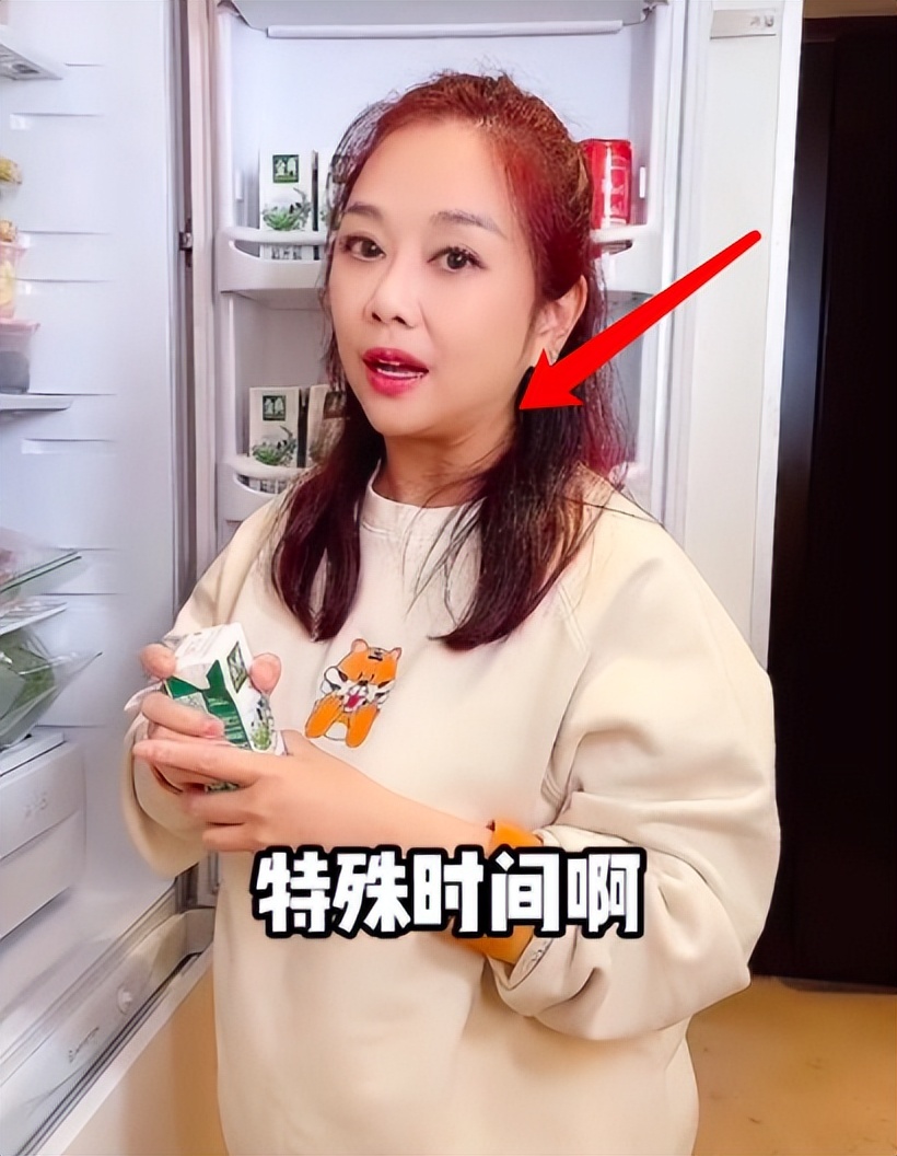 Chen Songling is too fat to recognize!Wearing a cartoon sweater like