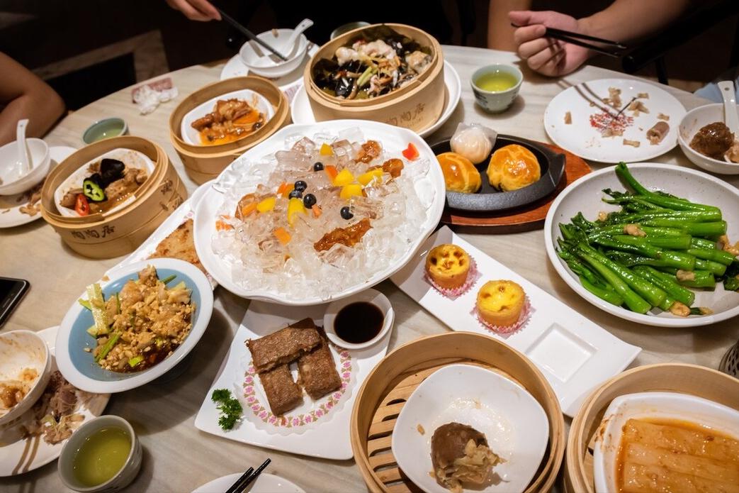 What does it mean when you drink Cantonese morning tea and tap on the