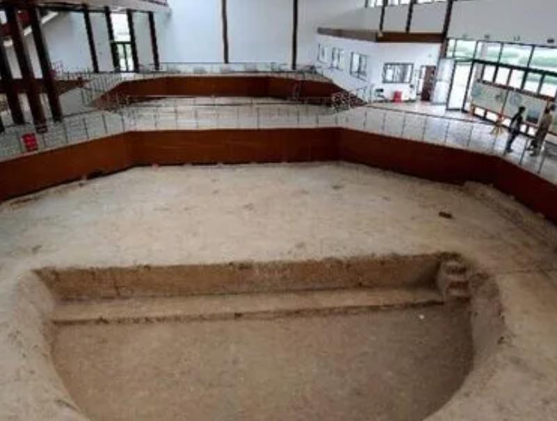 In 1971, when Luoyang excavated Hanjia Cang, it was unexpectedly ...