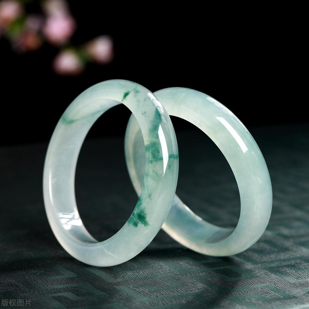 Can jadeite worth several hundred yuan be bought? Is it a leak or a