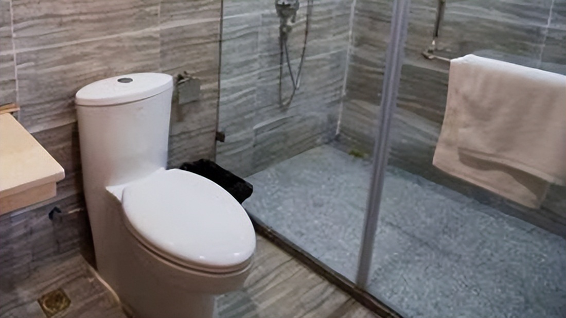 What should I do if the bathroom wall leaks? This is the most effective
