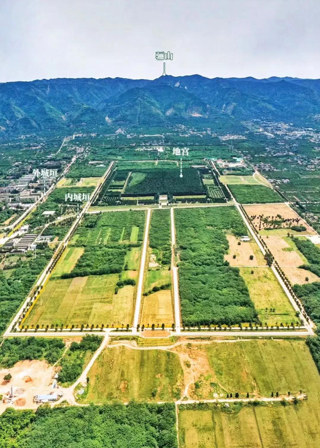 A dazzling jewel is inlaid at the foot of Mount Li in Xi'an Travel ...