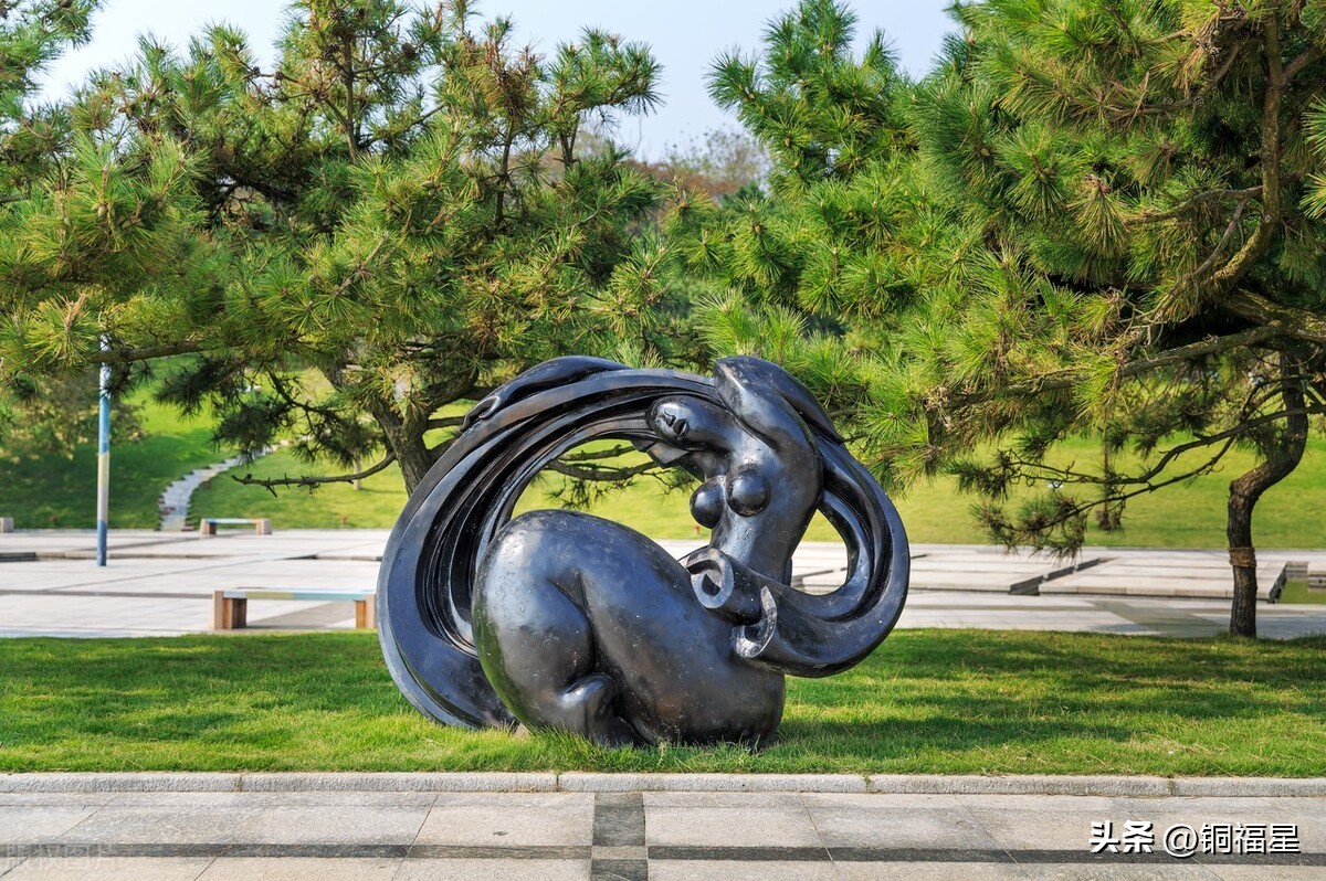 Abstract sculpture is a sculpture that expresses the spirit of art in ...