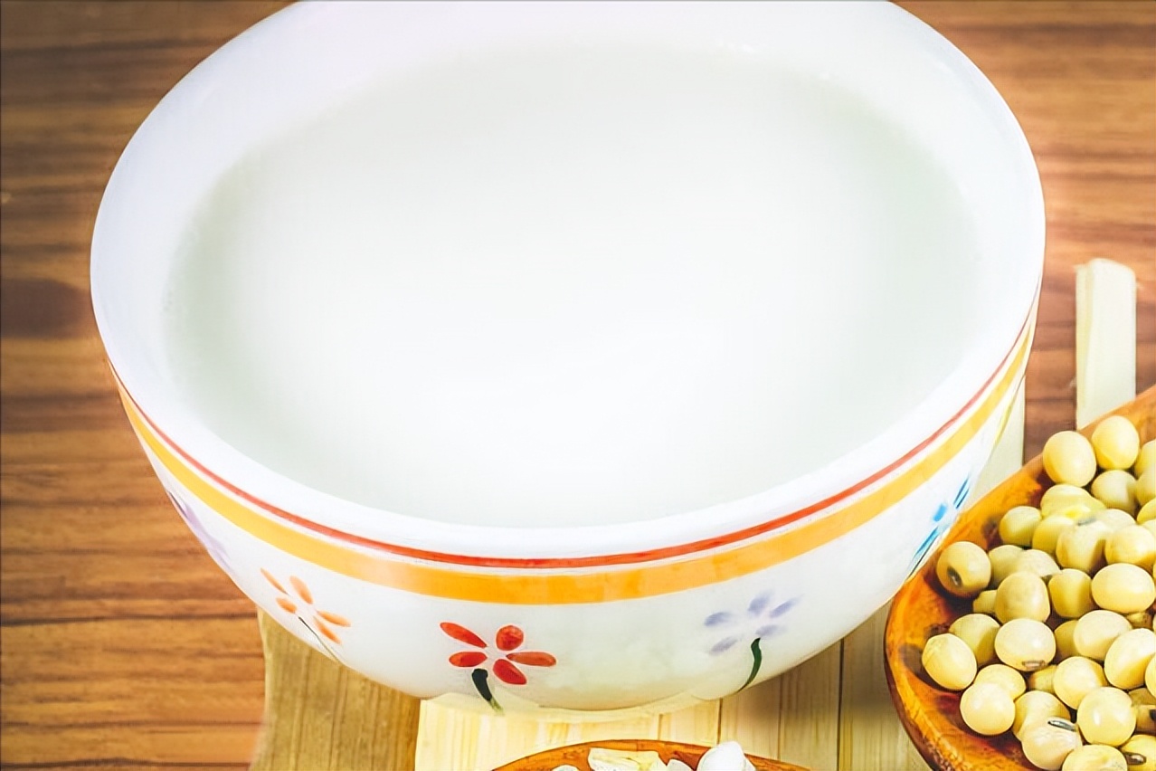 Make soy milk, the soybeans can't be beat directly after soaking, add