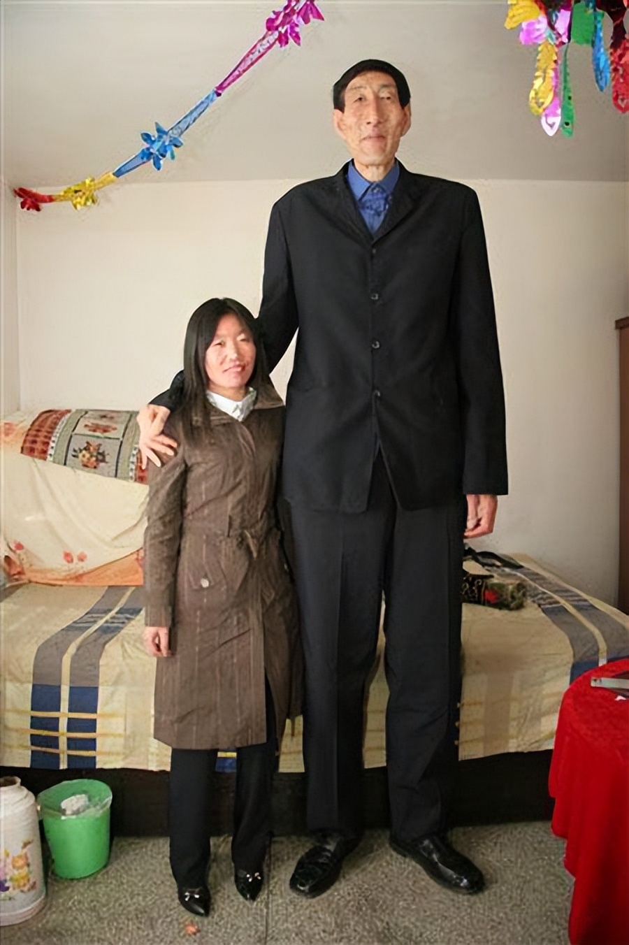 Giant 2.36 meters Bao Xishun: With 1.68 meters his wife refused to ...