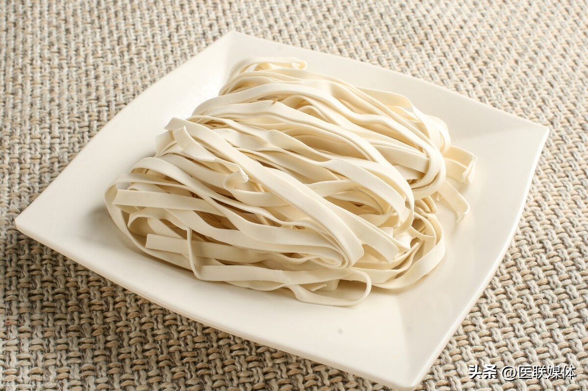 Why do you lose weight faster if you don't eat rice and noodles?The