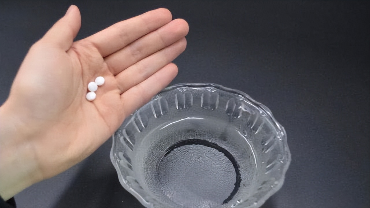 Do you have any aspirin at home? Quickly soak it in water for a strong