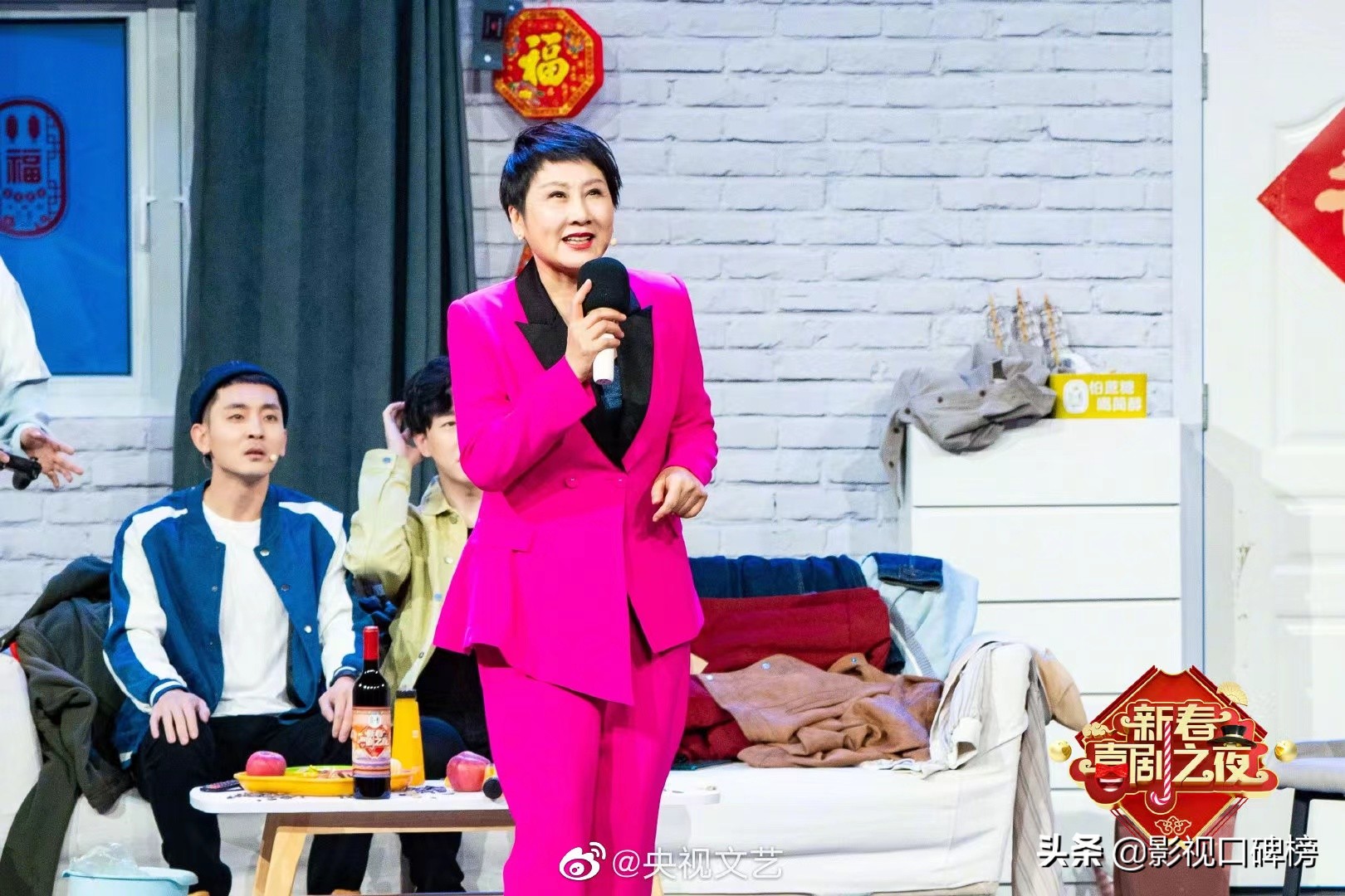 Kelly's "The World" breaks through herself again, and the character Qu