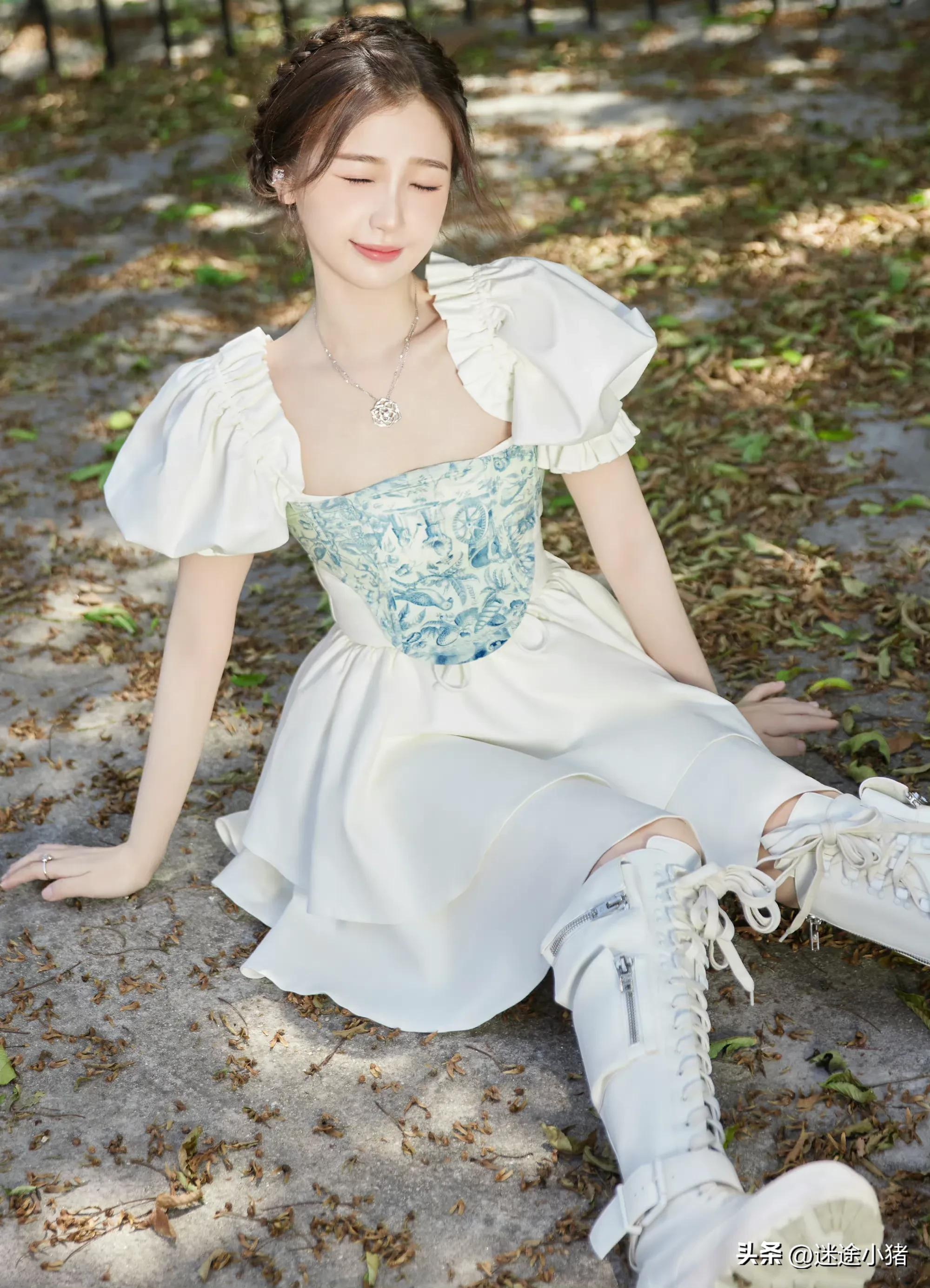Princess Yu Shuxin's skirt braided hair style, smart and fresh, playful ...