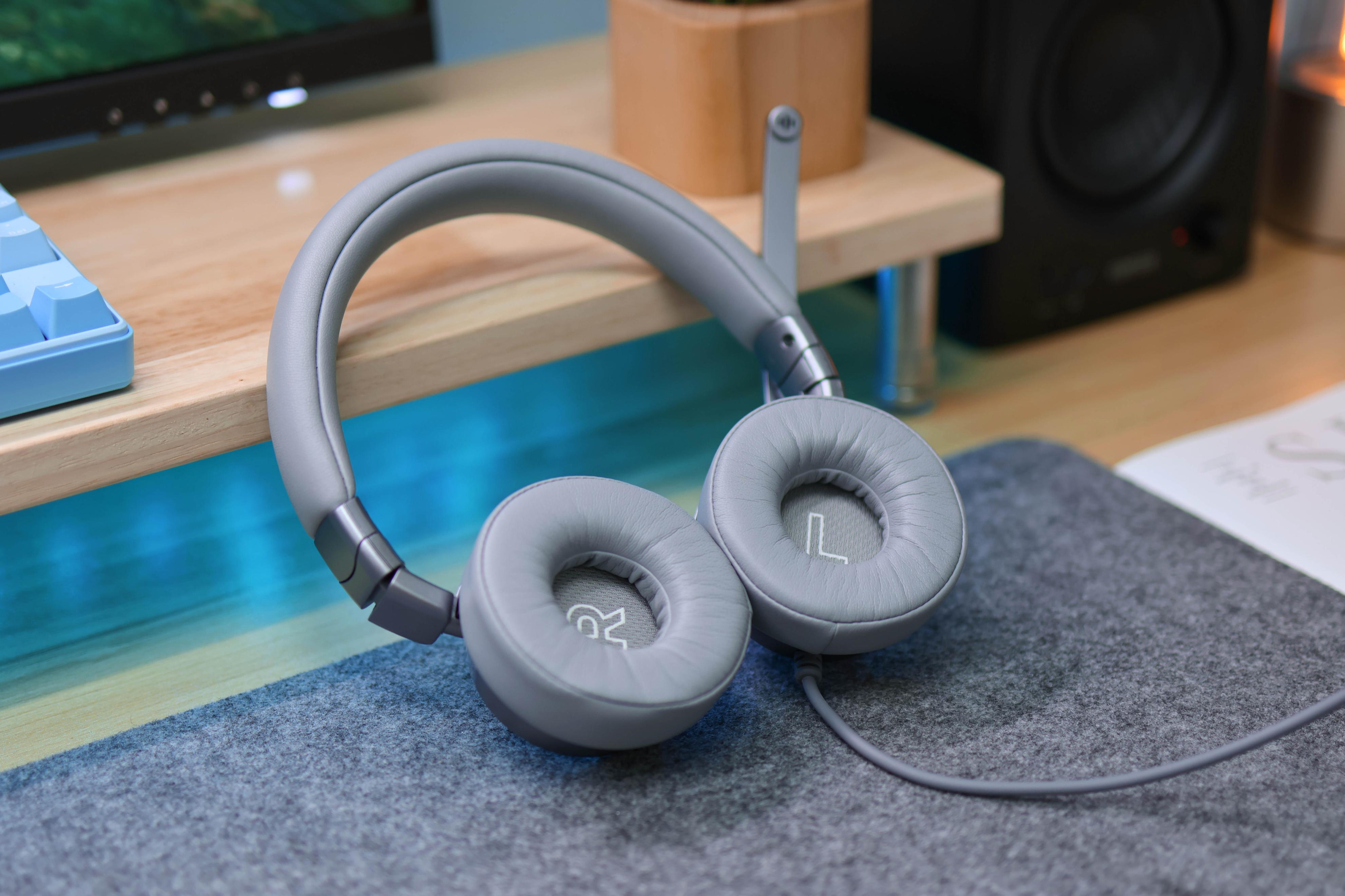 ThinkBook noisecanceling headset experience, dualmic noise reduction