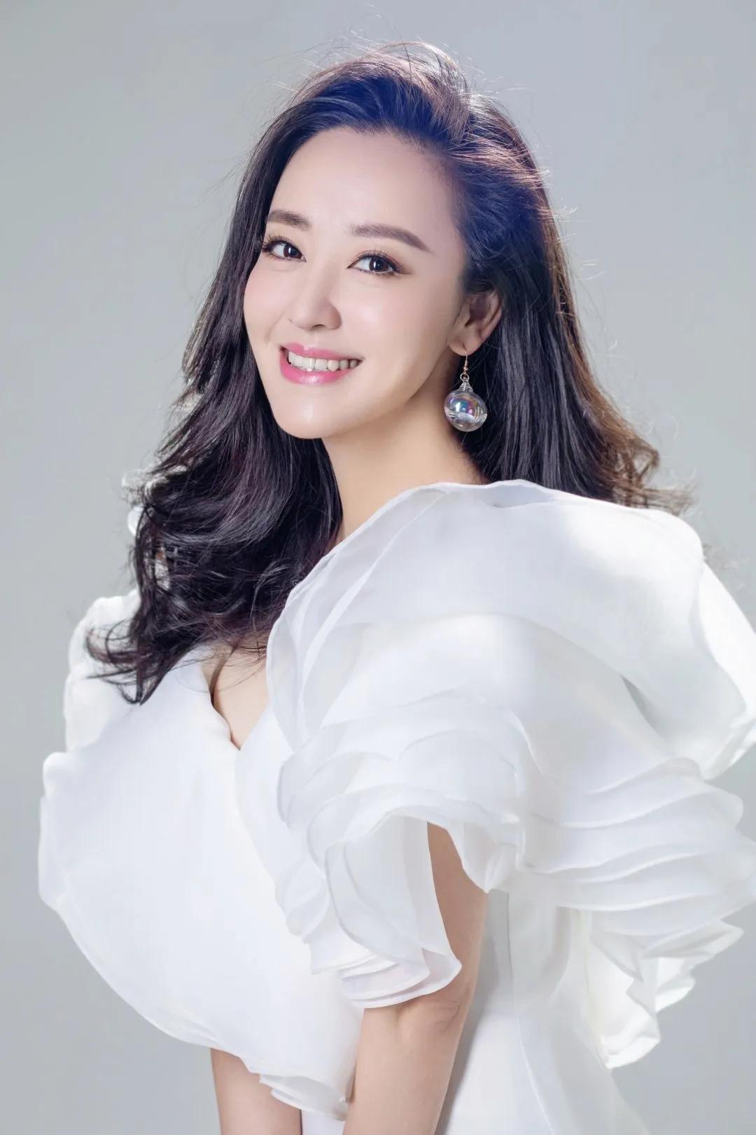 Beautiful singer Zhou Xuan iNEWS
