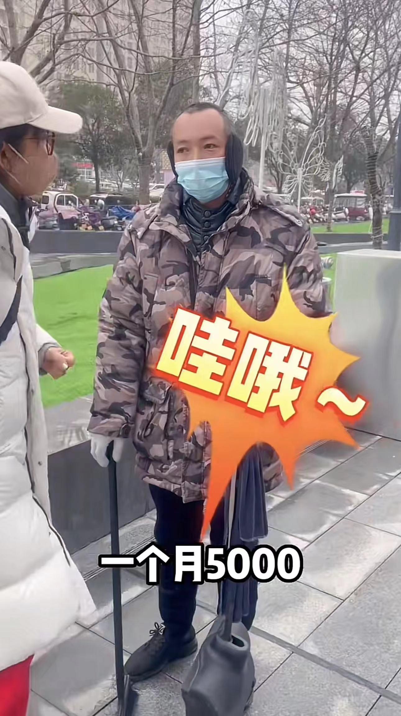 Former CCTV host Fang Qiong went to the supermarket! People come and go ...