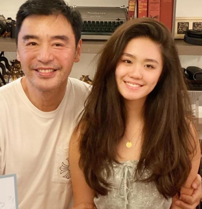 Zhong Zhentao's 19-year-old daughter was exposed for the first time ...