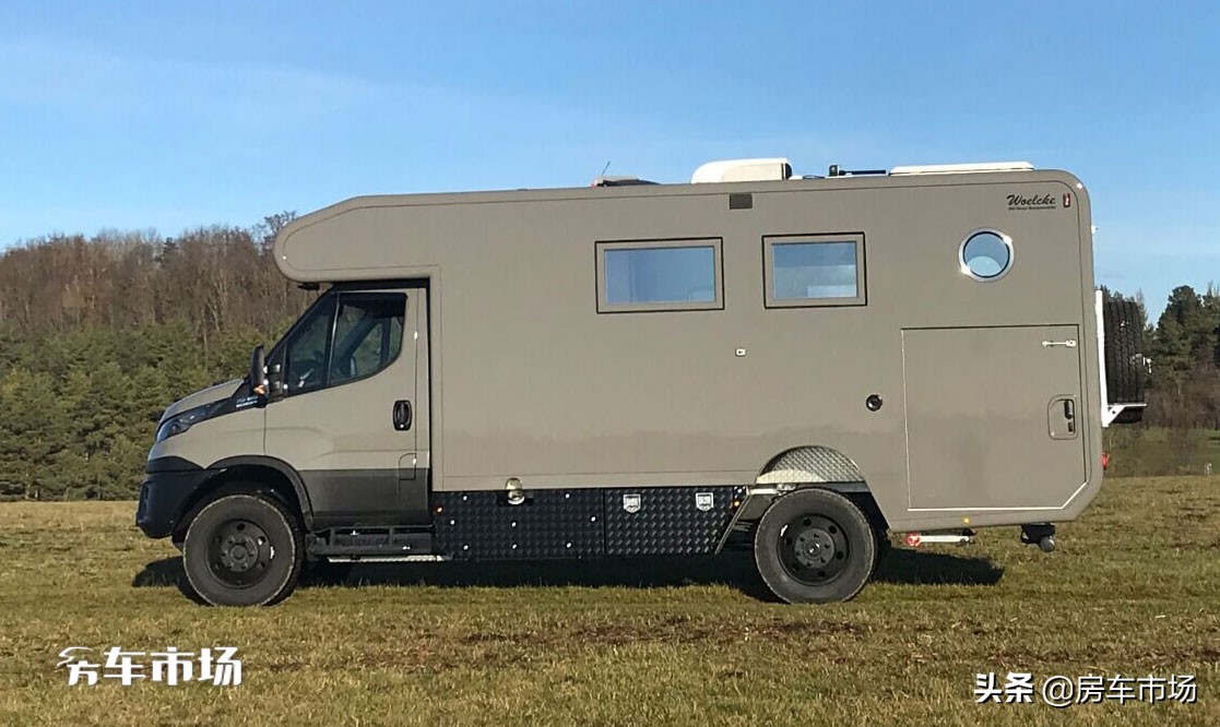 Small Forehead Rv 7 meters Iveco small forehead RV, 4X4 drive 3.0T diesel engine, strong ...