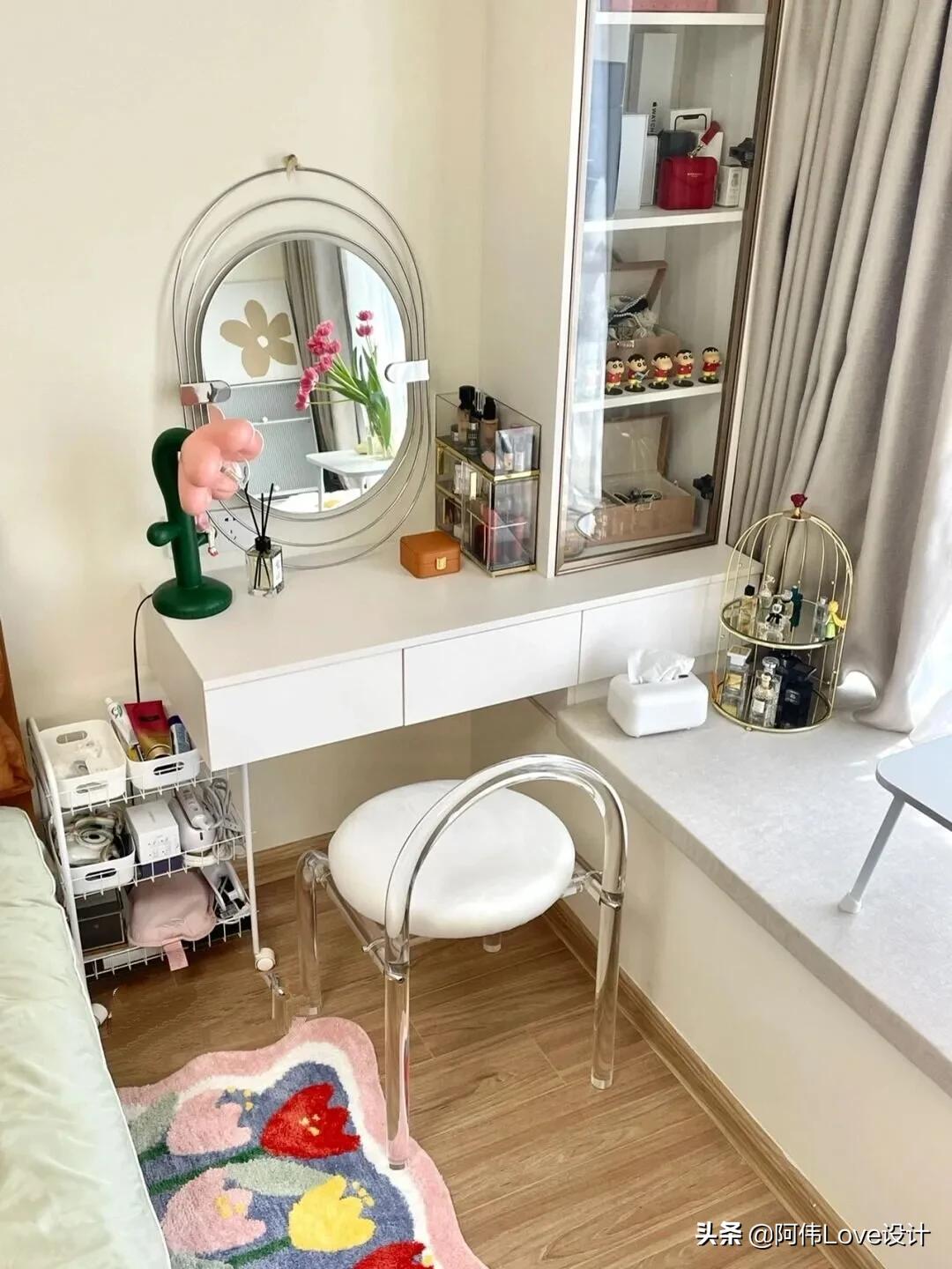 The window comb has also been used as a dressing table - iNEWS