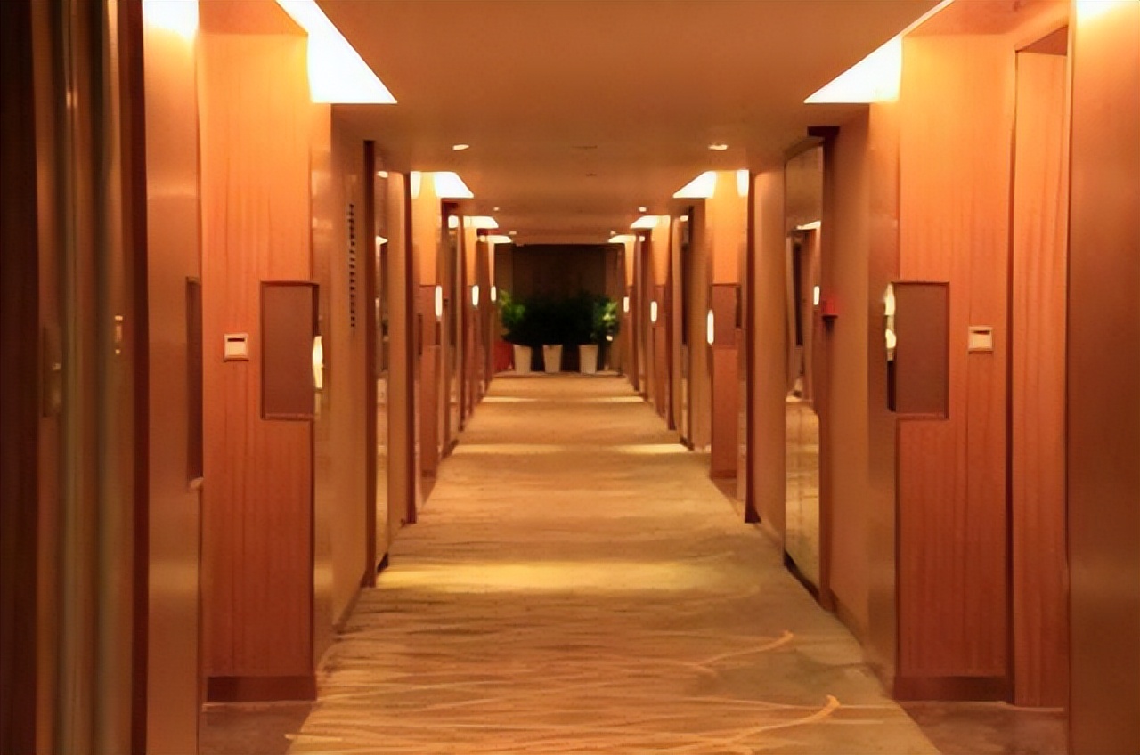 When staying in a hotel, it is best to avoid living in these 3 rooms