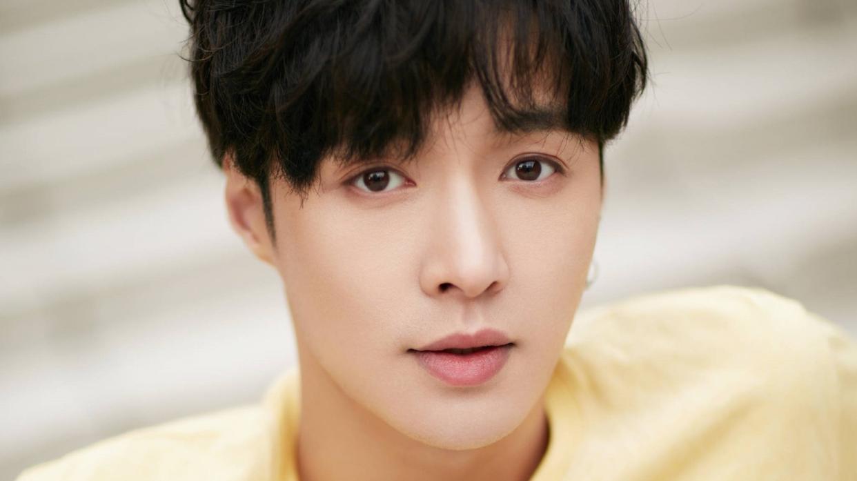 Zhang Yixing can be ridiculed for his low EQ and bad acting skills, but he must never be