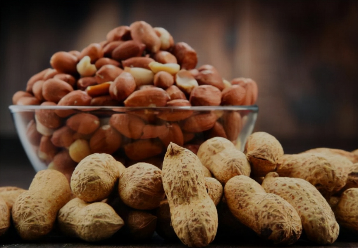 does-eating-peanuts-for-a-long-time-lower-or-raise-blood-pressure-the