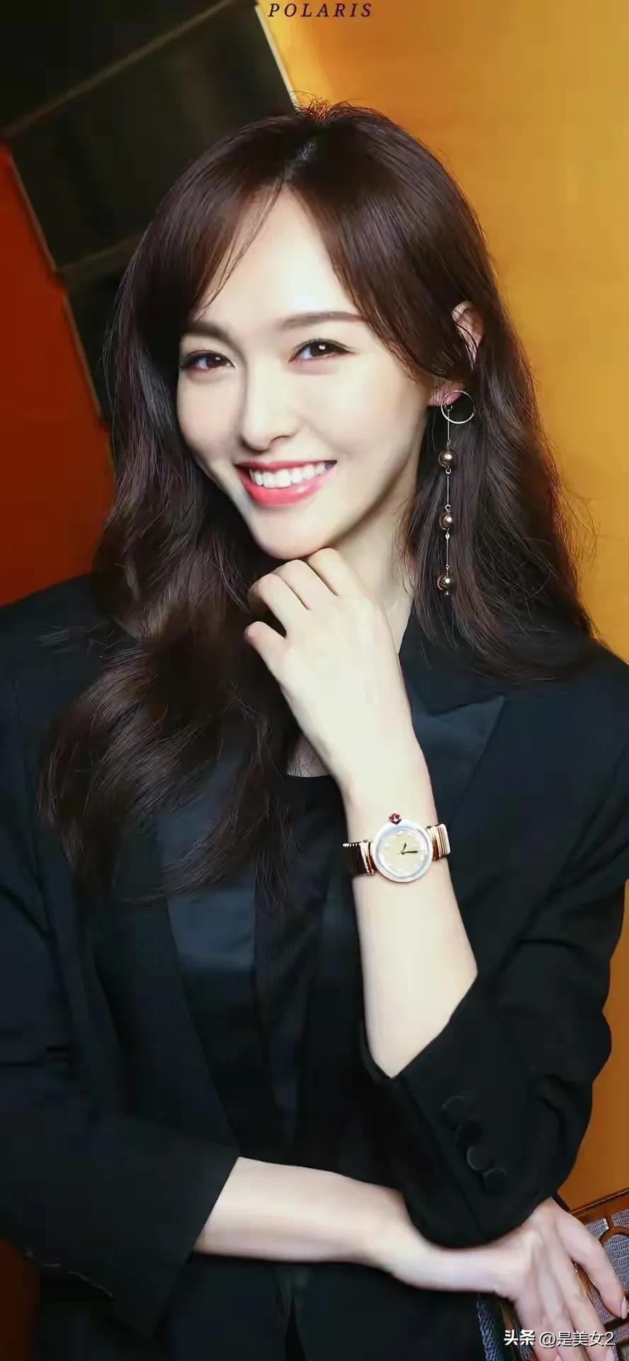 Tang Yan's 22 beautiful pictures, each one is a collector's edition iNEWS