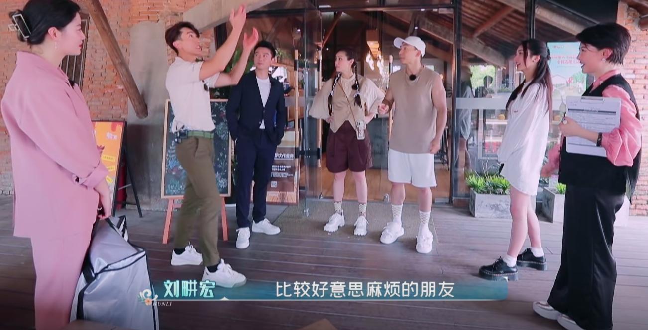 In front of Liu Genghong, Wu Zun and Wang Wanfei hugged, his eyes ...